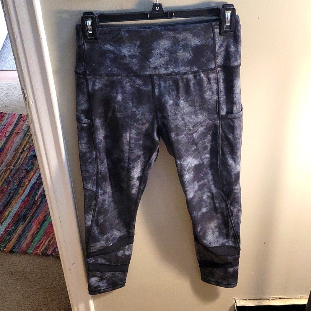 Zyia Grey Stonewashed 7/8 24" Pocket Leggings